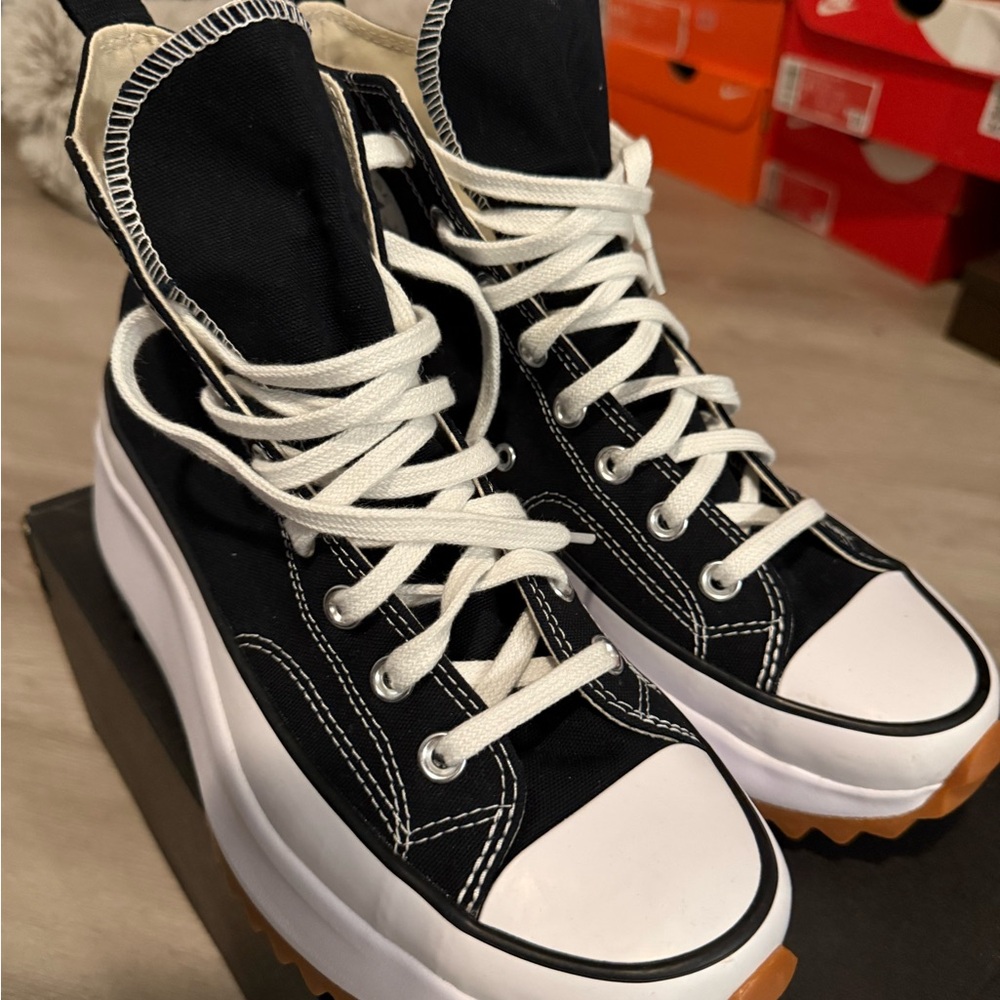 Converse Run Star Hike Platform/Black & White Platform High-Top Sneakers